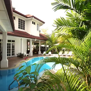 Bed and breakfast Rumah Putih Near Klia, Sepang